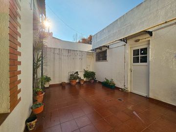 VENTA 2 CASAS ENTRAD.INDEP S/LOTE 300M2 FLORIDA