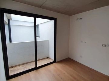 Venta Departamento 4 ambientes Castelar con Patio