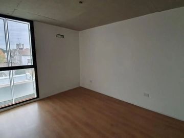Venta Departamento 4 ambientes Castelar con Patio