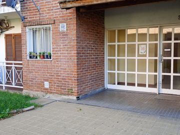 PH en venta - 2 Dormitorios 1 Baño - 52Mts2 - Monte Grande