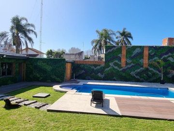 Casa en venta - 2 dormitorios 1 baño  -  patio pileta parrilla - 900mts2- Florencio Varela
