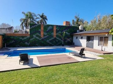 Casa en venta - 2 dormitorios 1 baño  -  patio pileta parrilla - 900mts2- Florencio Varela