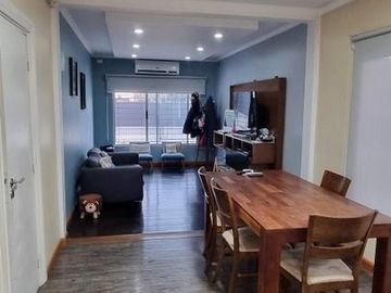 Casa en venta - 2 dormitorios 1 baño  -  patio pileta parrilla - 900mts2- Florencio Varela
