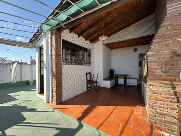 Casa/PH en Altos de 3/4 Amb. al Frente con Terraza