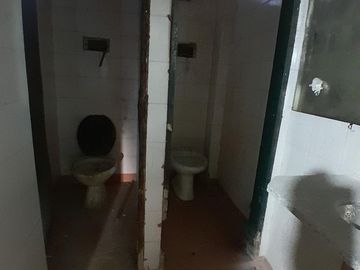 Depósito en venta - PB y sótano - A RECICLAR -  más de 300 mts en Caballito - sin expensas