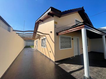 Casa en venta - 3 dormitorios 2 baños - 170mts2  - San Clemente Del Tuyú