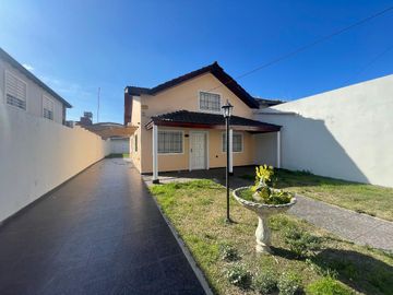 Casa en venta - 3 dormitorios 2 baños - 170mts2  - San Clemente Del Tuyú