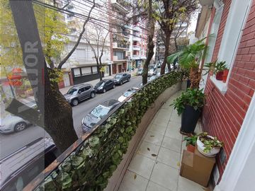 Departamento / PH 4 amb 82m2 totales al frente c/balcon corrido!!!