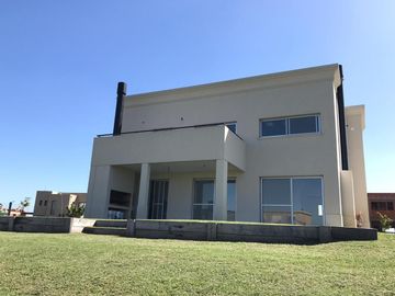 Casa en Venta y Alquiler al Lago - Ceibos, Puertos del Lago