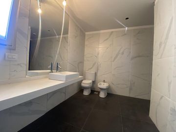 Casa en Venta y Alquiler al Lago - Ceibos, Puertos del Lago