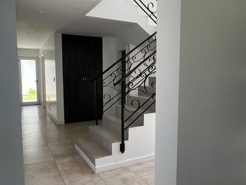 Casa en Venta y Alquiler al Lago - Ceibos, Puertos del Lago