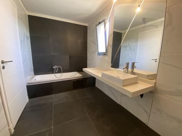 Casa en Venta y Alquiler al Lago - Ceibos, Puertos del Lago