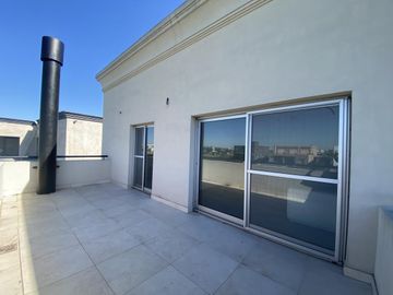 Casa en Venta y Alquiler al Lago - Ceibos, Puertos del Lago
