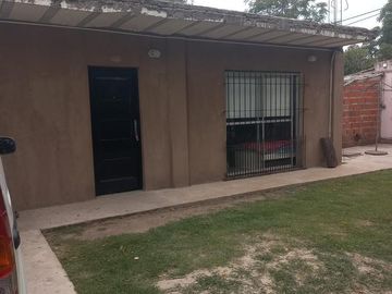 VENTA - CASA Y DEPTO EN ZELAYA CENTRO