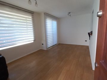 Casa en venta c/ estacionamiento en Villaseca