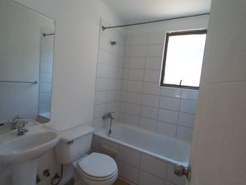 Casa en venta c/ estacionamiento en Villaseca