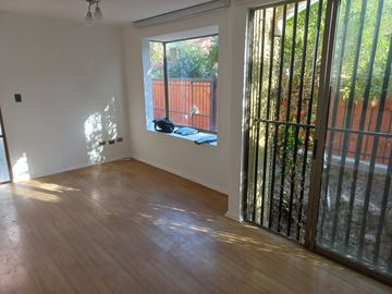 Casa en venta c/ estacionamiento en Villaseca