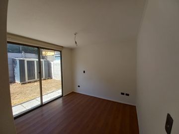 Casa en venta c/ estacionamiento en Villaseca