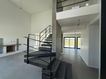 Casa 4 AMB en Venta a Estrenar en San Sebastian
