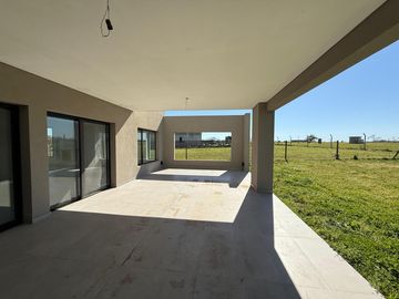 Casa 4 AMB en Venta a Estrenar en San Sebastian
