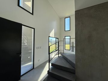 Casa 4 AMB en Venta a Estrenar en San Sebastian