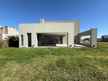 Casa 4 AMB en Venta a Estrenar en San Sebastian