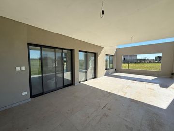 Casa 4 AMB en Venta a Estrenar en San Sebastian