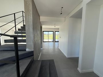 Casa 4 AMB en Venta a Estrenar en San Sebastian