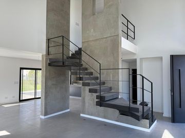 Casa 4 AMB en Venta a Estrenar en San Sebastian