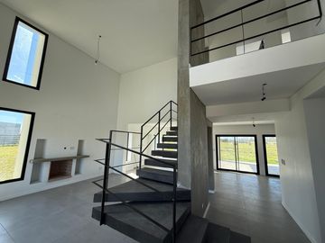 Casa 4 AMB en Venta a Estrenar en San Sebastian