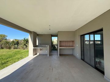 Casa 4 AMB en Venta a Estrenar en San Sebastian