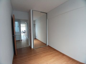 Piso 4 Ambientes amueblado con balcón, parrilla, 2 patios y cochera en Belgrano APTO CREDITO