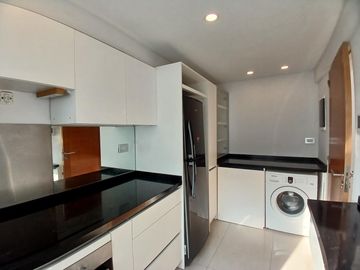 Piso 4 Ambientes amueblado con balcón, parrilla, 2 patios y cochera en Belgrano APTO CREDITO