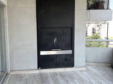 Piso 4 Ambientes amueblado con balcón, parrilla, 2 patios y cochera en Belgrano APTO CREDITO