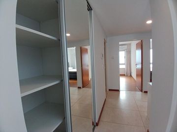 Piso 4 Ambientes amueblado con balcón, parrilla, 2 patios y cochera en Belgrano APTO CREDITO