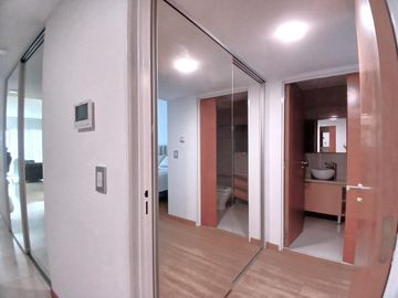 Piso 4 Ambientes amueblado con balcón, parrilla, 2 patios y cochera en Belgrano APTO CREDITO