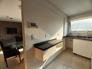 Piso 4 Ambientes amueblado con balcón, parrilla, 2 patios y cochera en Belgrano APTO CREDITO