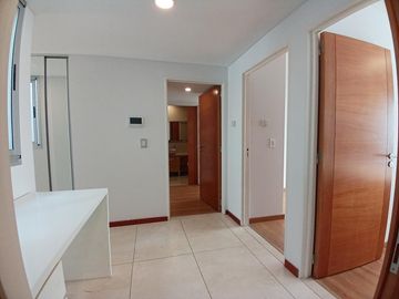 Piso 4 Ambientes amueblado con balcón, parrilla, 2 patios y cochera en Belgrano APTO CREDITO