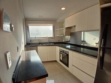 Piso 4 Ambientes amueblado con balcón, parrilla, 2 patios y cochera en Belgrano APTO CREDITO