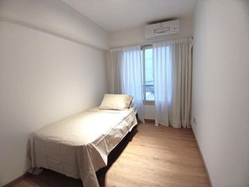 Piso 4 Ambientes amueblado con balcón, parrilla, 2 patios y cochera en Belgrano APTO CREDITO