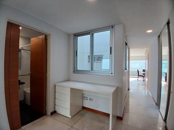 Piso 4 Ambientes amueblado con balcón, parrilla, 2 patios y cochera en Belgrano APTO CREDITO