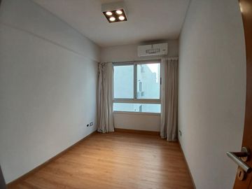 Piso 4 Ambientes amueblado con balcón, parrilla, 2 patios y cochera en Belgrano APTO CREDITO