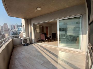 Piso 4 Ambientes amueblado con balcón, parrilla, 2 patios y cochera en Belgrano APTO CREDITO