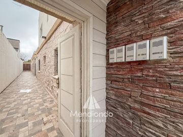 PH de 2 ambientes con patio y terraza propia con parrilla. CAISAMAR