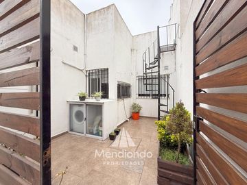PH de 2 ambientes con patio y terraza propia con parrilla. CAISAMAR