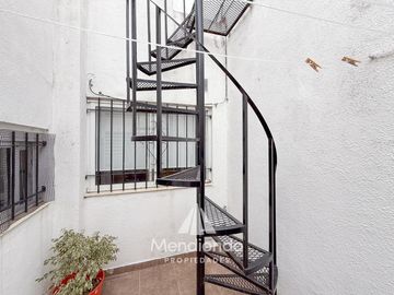 PH de 2 ambientes con patio y terraza propia con parrilla. CAISAMAR