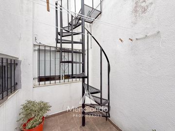 PH de 2 ambientes con patio y terraza propia con parrilla. CAISAMAR