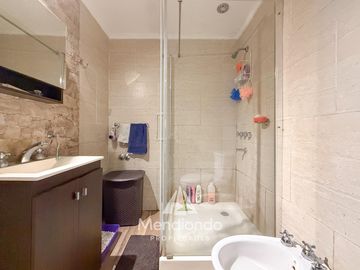 PH de 2 ambientes con patio y terraza propia con parrilla. CAISAMAR