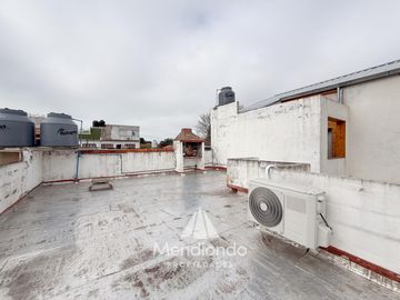 PH de 2 ambientes con patio y terraza propia con parrilla. CAISAMAR