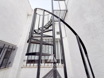 PH de 2 ambientes con patio y terraza propia con parrilla. CAISAMAR